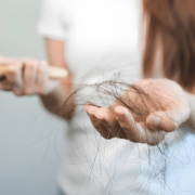 Preguntas y respuestas sobre la alopecia 1 hair-fall-problem-concept-shocked-600nw-2466876085